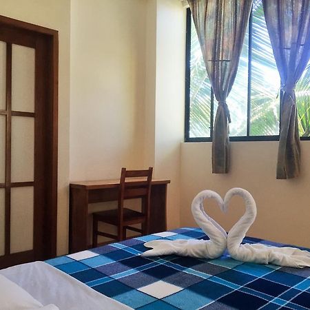 Hostal Baltra Puerto Ayora  Luaran gambar