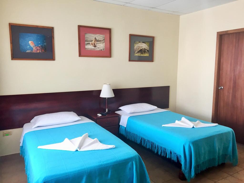 Hostal Baltra Puerto Ayora  Luaran gambar