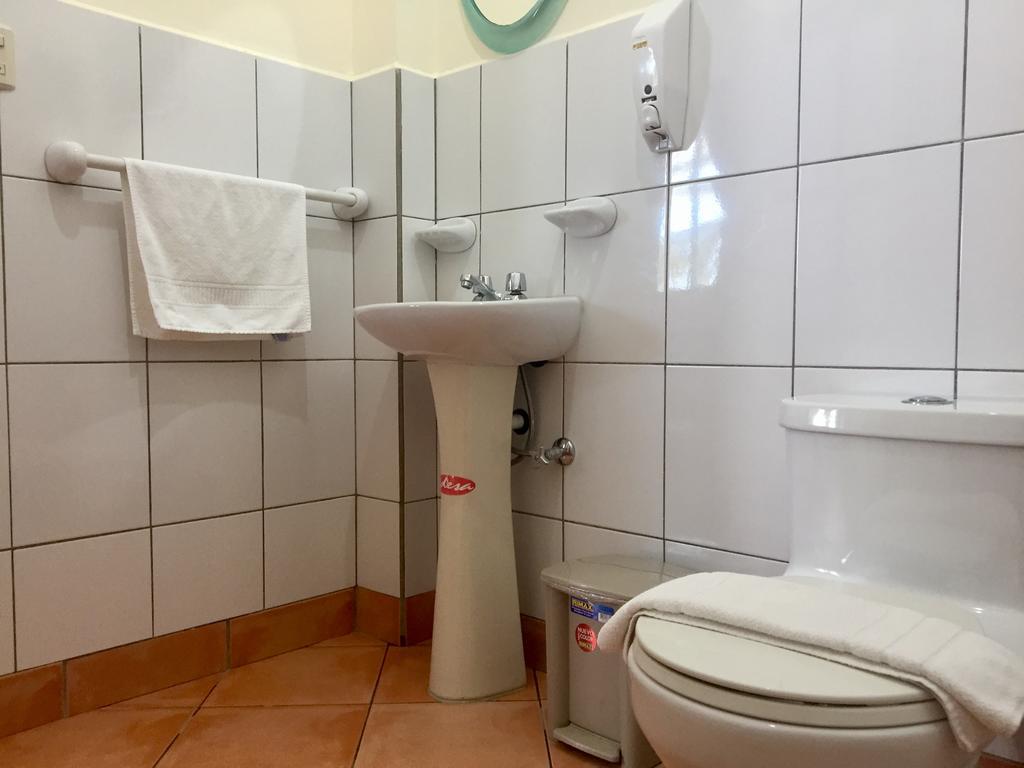 Hostal Baltra Puerto Ayora  Luaran gambar