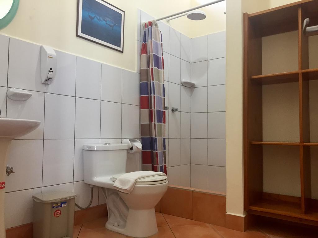 Hostal Baltra Puerto Ayora  Luaran gambar