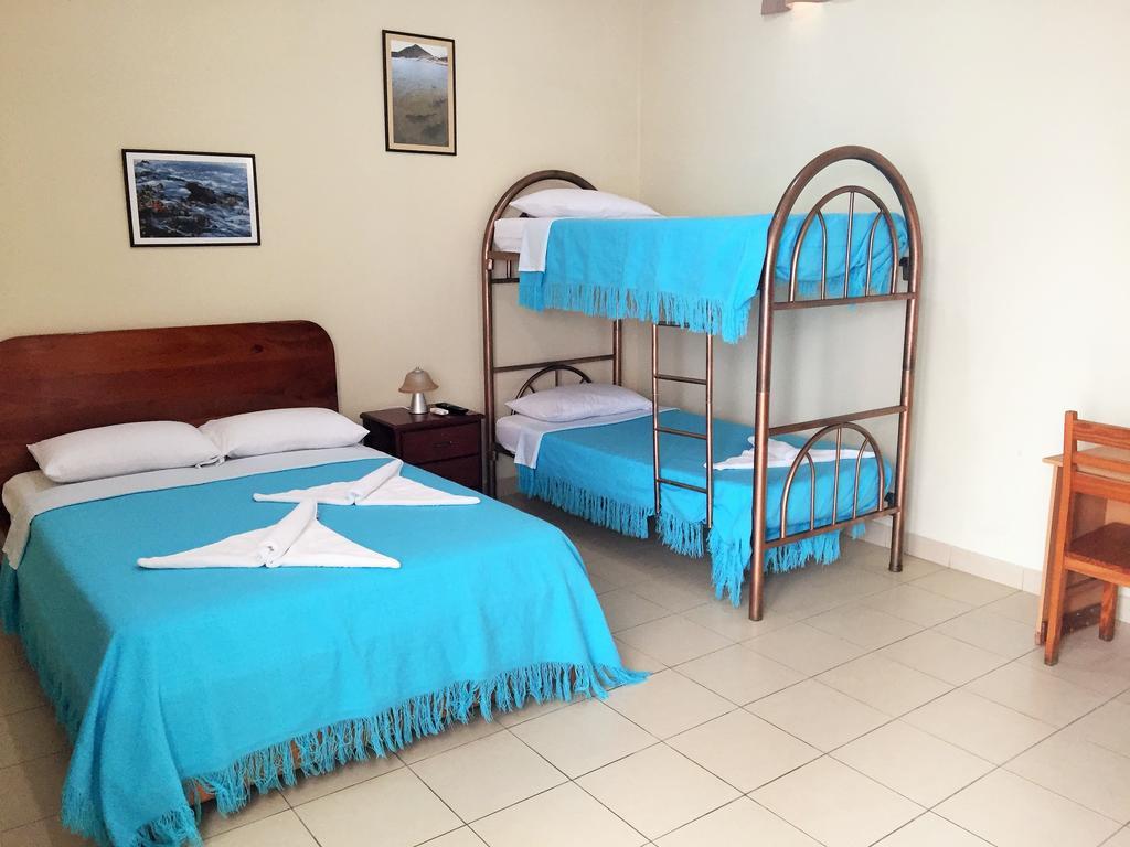 Hostal Baltra Puerto Ayora  Luaran gambar