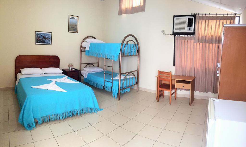 Hostal Baltra Puerto Ayora  Luaran gambar
