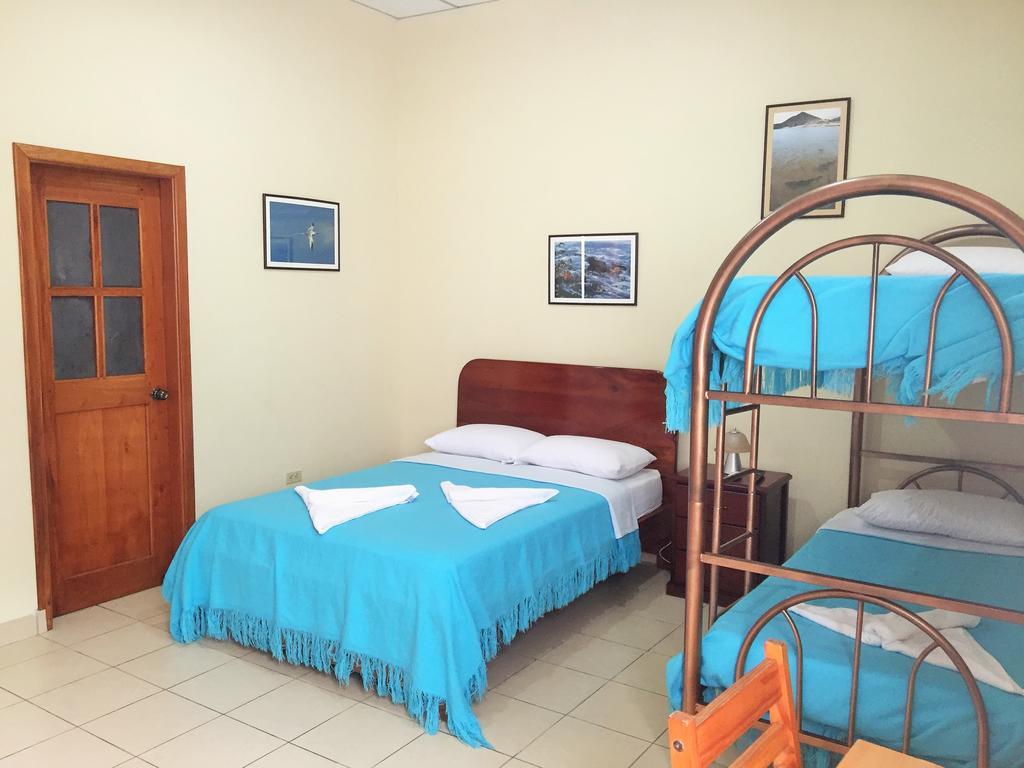 Hostal Baltra Puerto Ayora  Luaran gambar